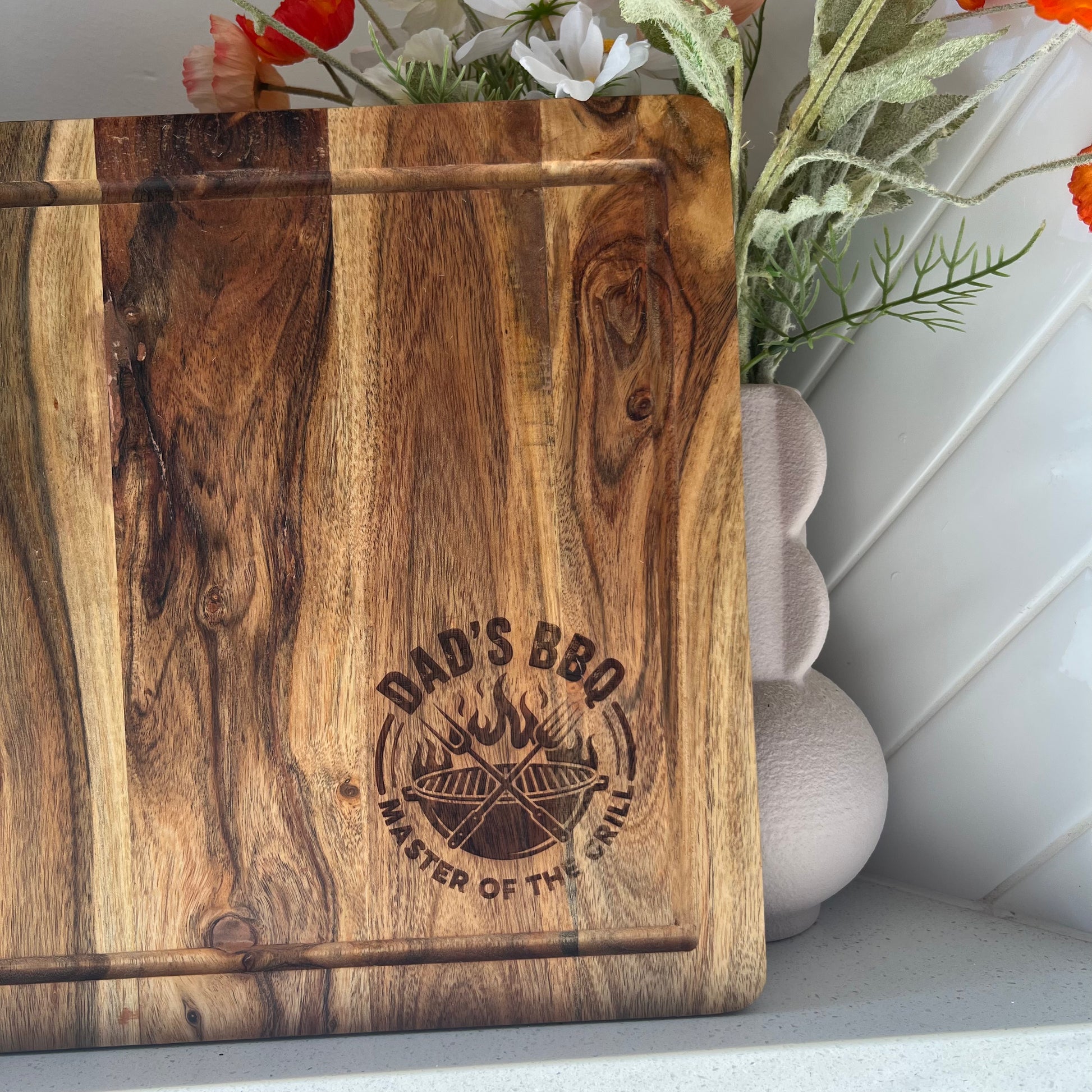 Wooden cutting board with 'Dad's BBQ Master of the Grill' engraving